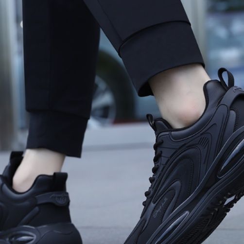 30代メンズファッション 軽量ウェーブソールスニーカー