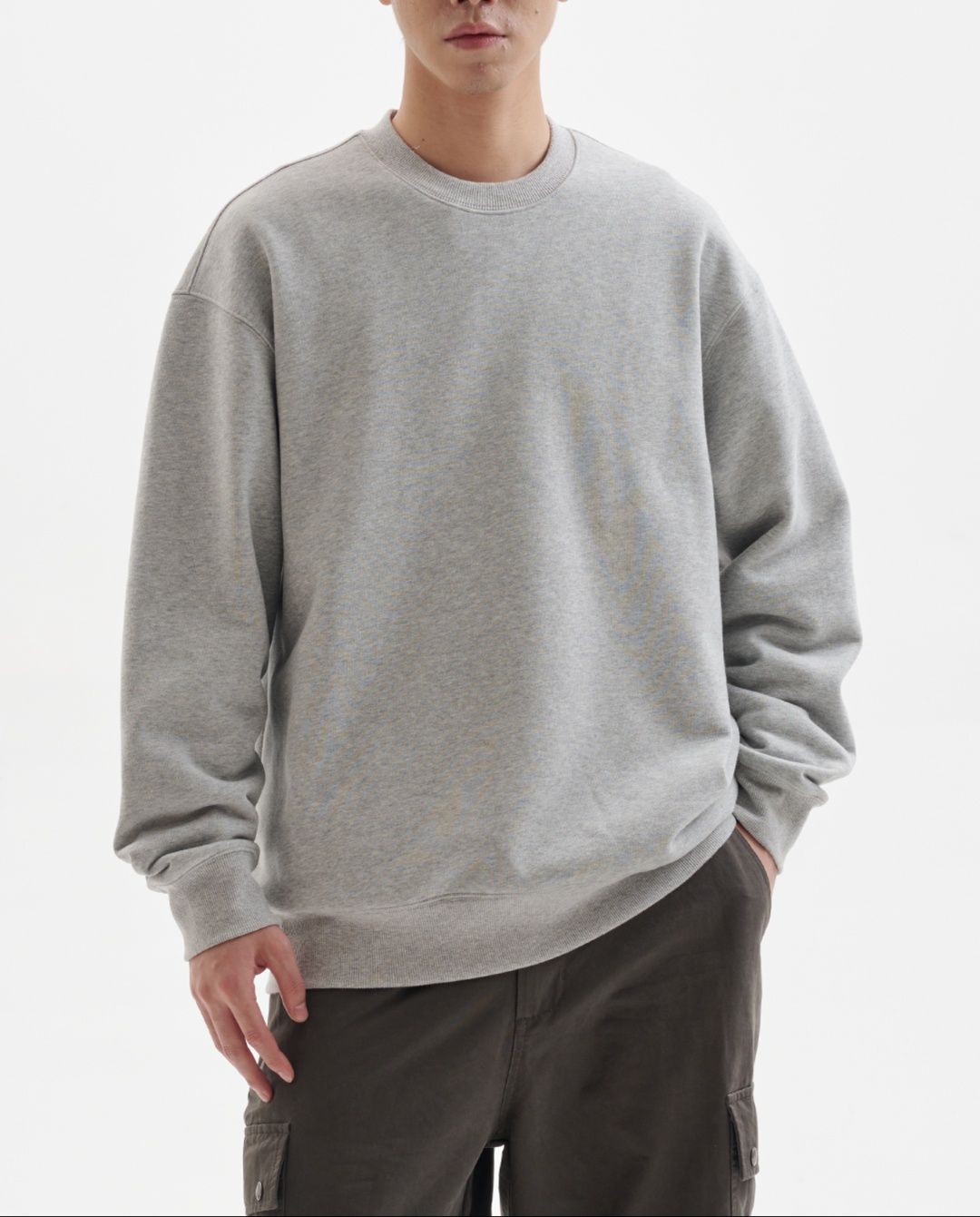 30代メンズファッション ゆったりシルエット裏起毛トレーナー