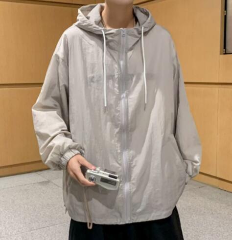 30代メンズファッション 薄手軽量パーカージャケット紫外線対策夏物アウター