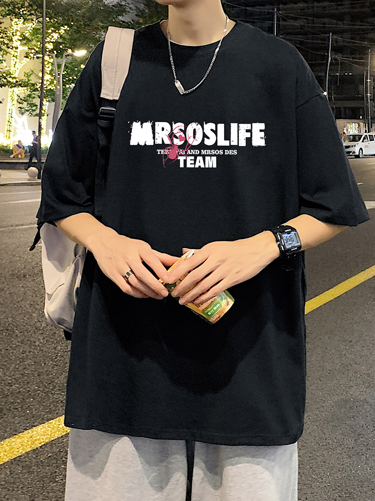 30代メンズファッション 詩的メッセージ グラフィックシャツ