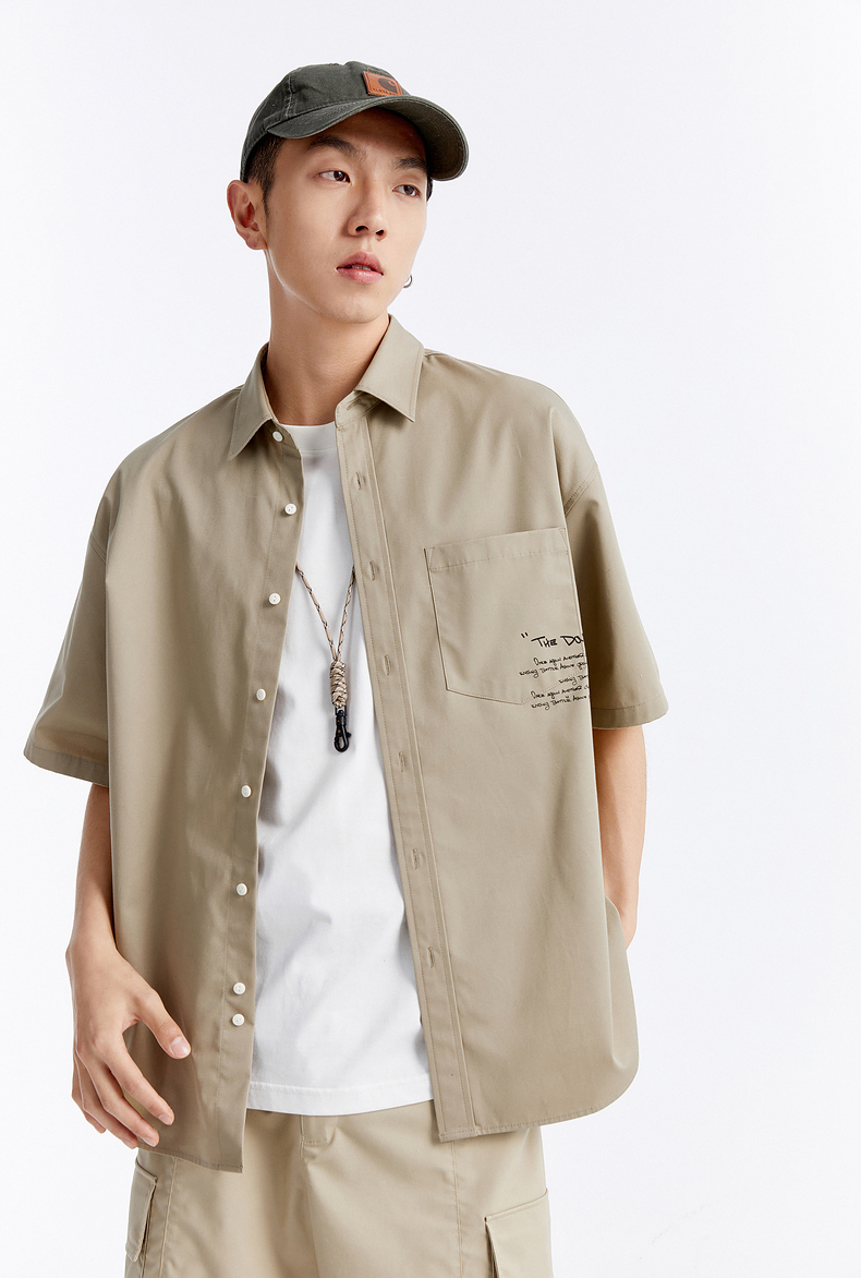 30代メンズファッション メッセージプリント半袖シャツ