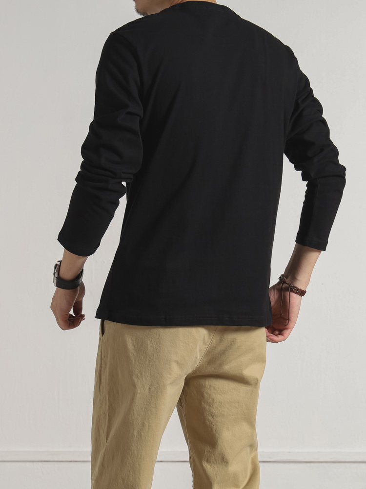 30代メンズファッション シンプル丸首長袖カットソー
