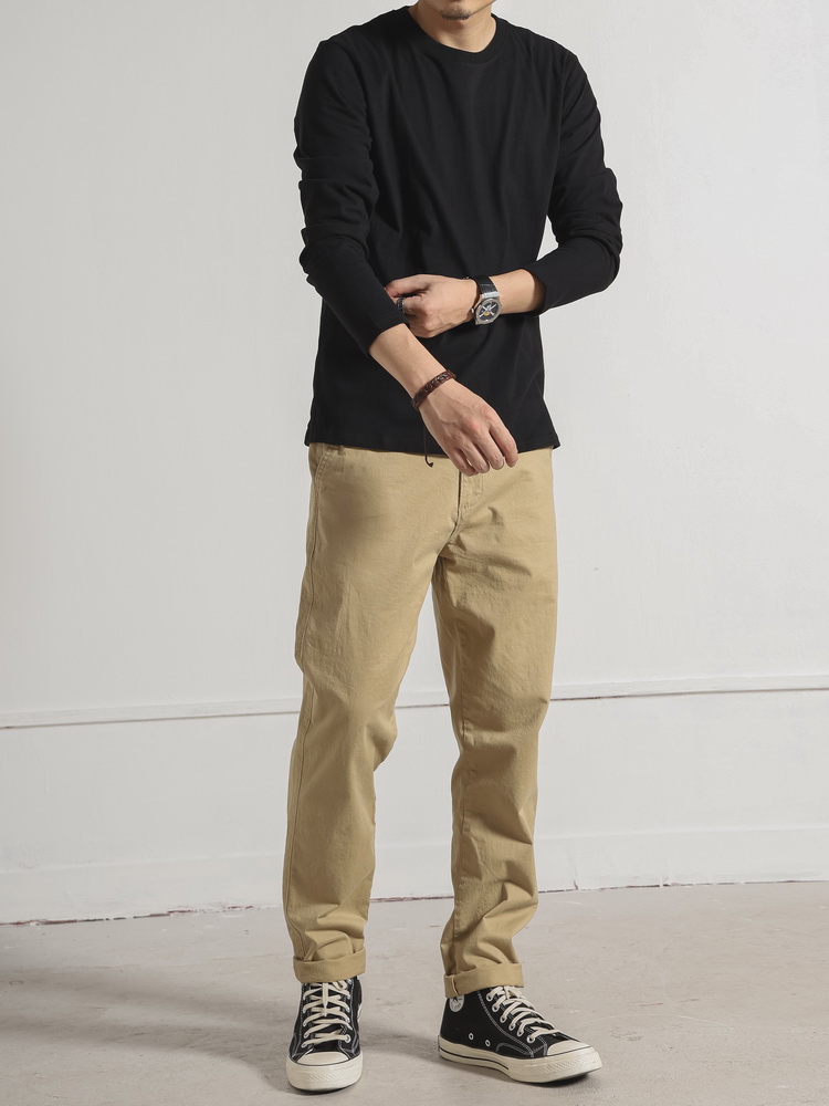 30代メンズファッション シンプル丸首長袖カットソー