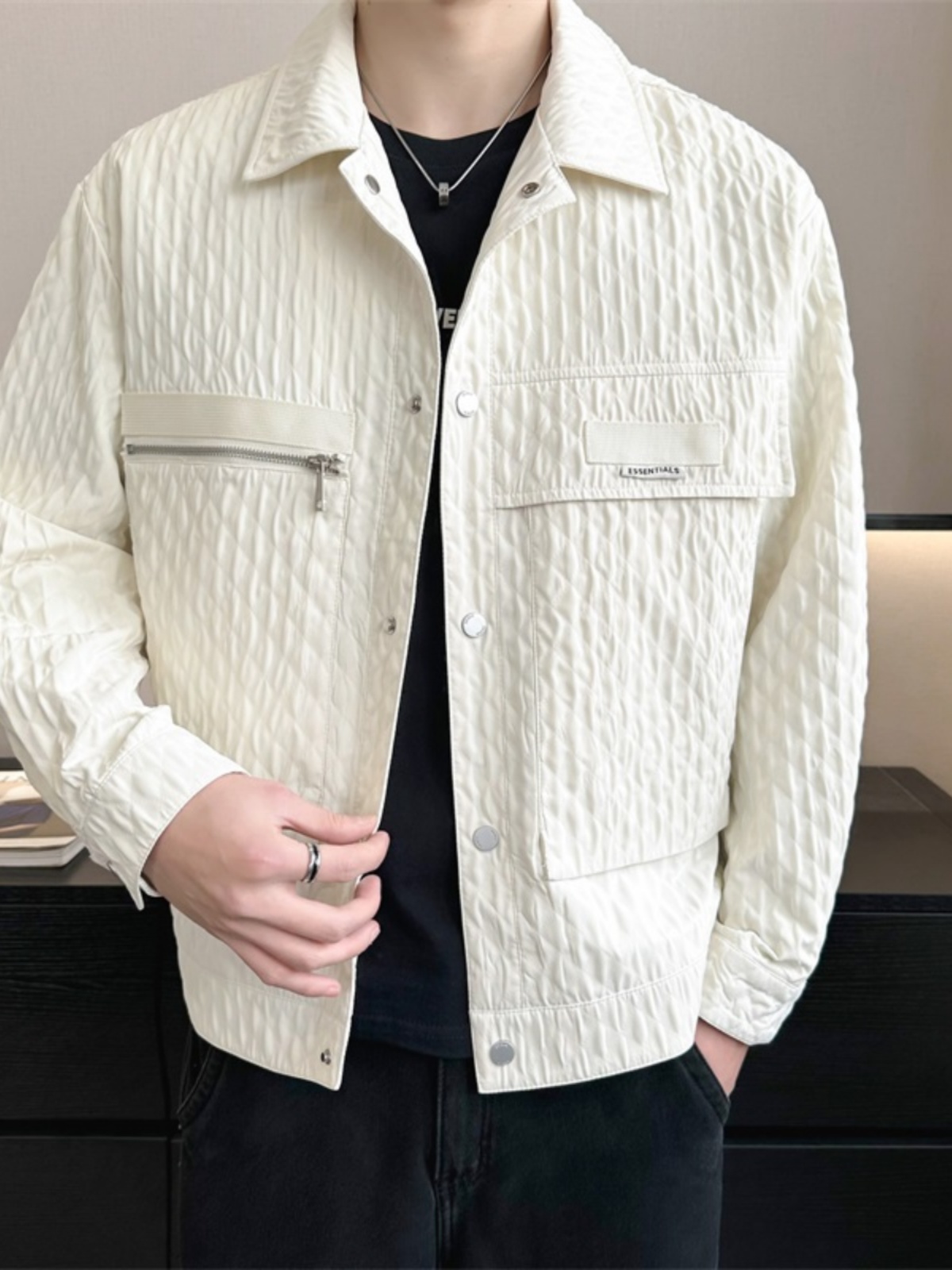 30代メンズファッション 凹凸質感ワークジャケット