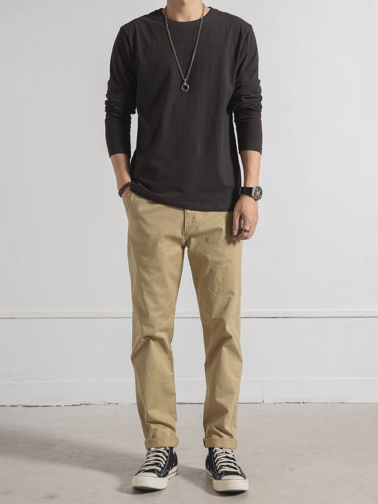 30代メンズファッション シンプル丸首長袖カットソー