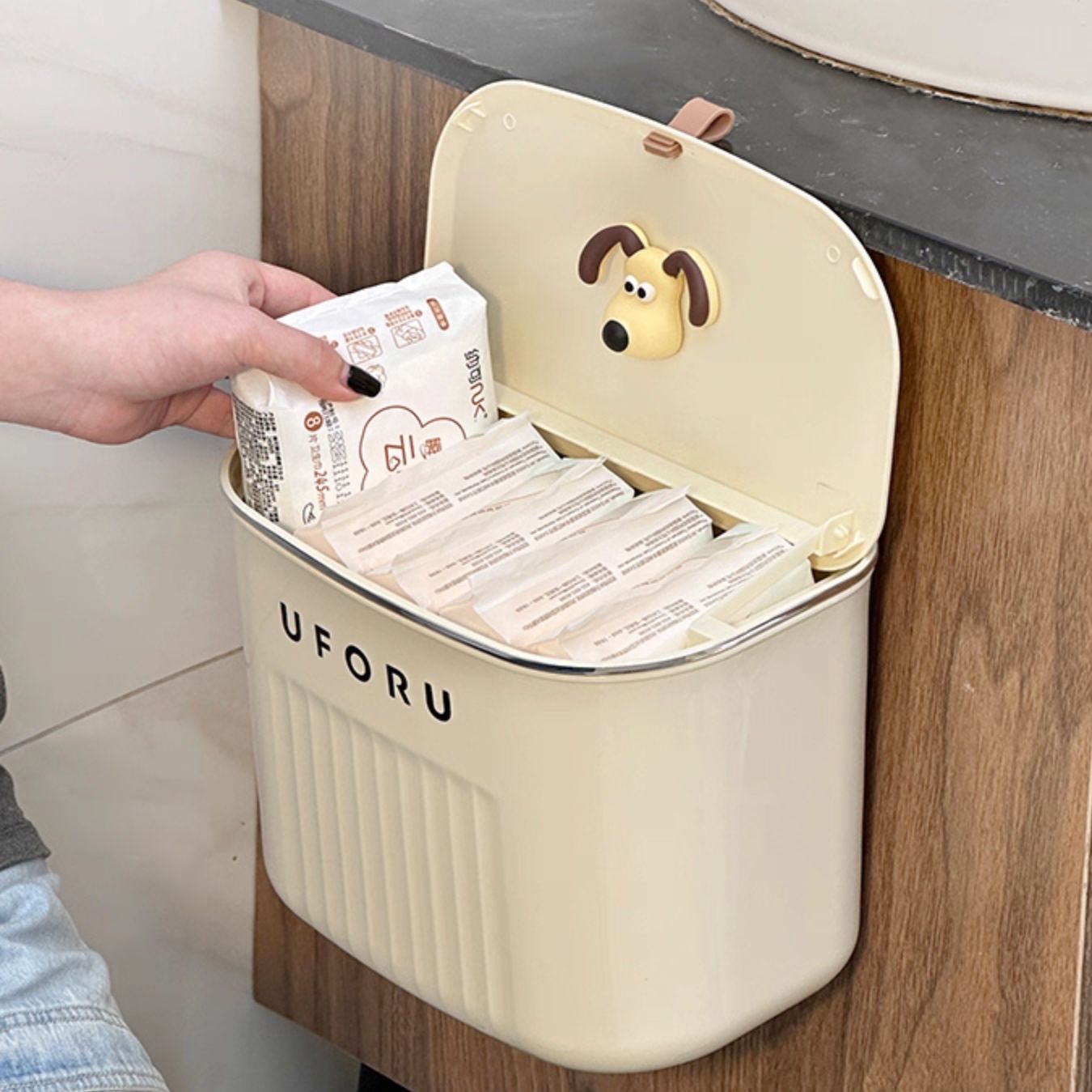 トイレ収納 壁掛け式キャラクター付きトイレットペーパー収納ケース