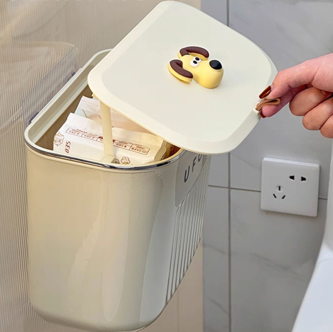 トイレ収納 壁掛け式キャラクター付きトイレットペーパー収納ケース