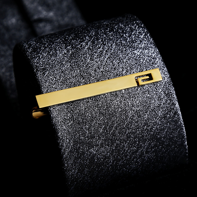 冠婚葬祭で使えるネクタイピン5選