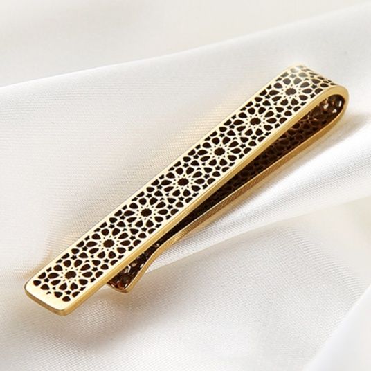 ネクタイピン 幾何学模様透かし彫り金製ネクタイピン