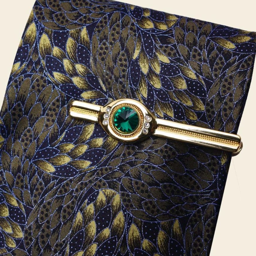 ネクタイピン 天然石装飾金製エレガントネクタイピン