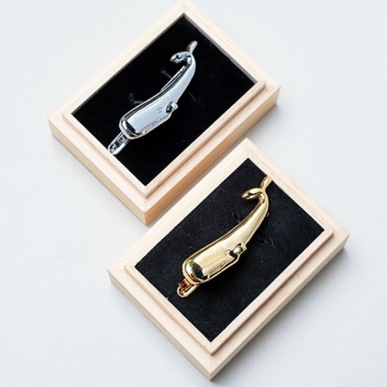 ネクタイピン 海の王者くじら型ネクタイピン