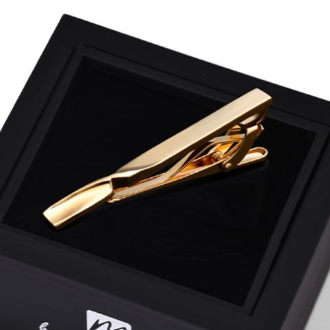 スーツに合うタイピンおすすめ5選