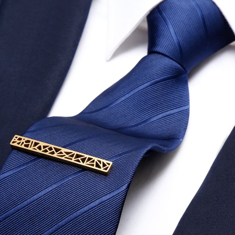 ネクタイピン 幾何学模様透かし彫り金属ネクタイピン