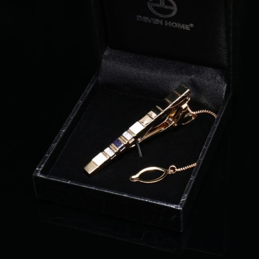 ネクタイピン 高級感溢れる金製チェーン付きネクタイピン