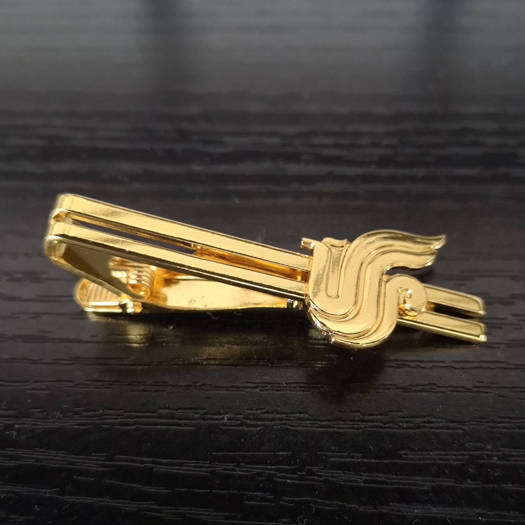 金色のネクタイピンおすすめ5選