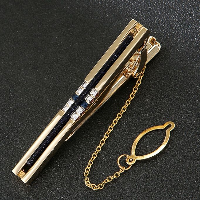 チェーン付きで安全につけれるネクタイピンおすすめ5選