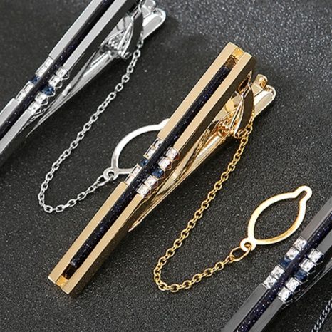 ネクタイピン 煌めく結晶装飾付き金製鎖付きネクタイピン