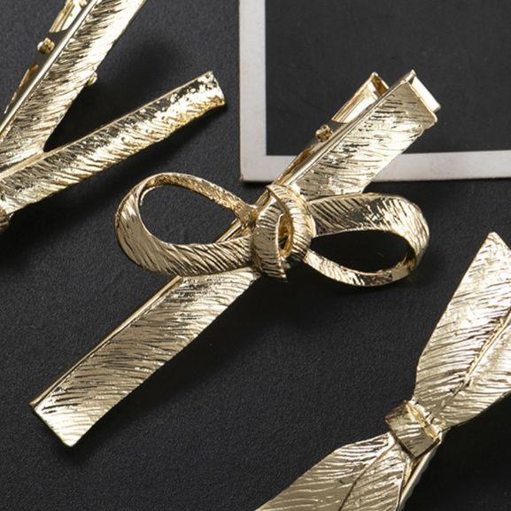 ネクタイピン 華やかリボンモチーフ立体型金属ネクタイピン