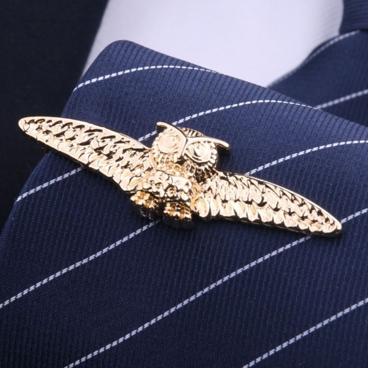 ネクタイピン 羽ばたく梟モチーフ金属ネクタイピン