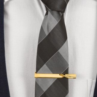 ネクタイピン 高級感漂う金製ネクタイピンとカフス三点セット