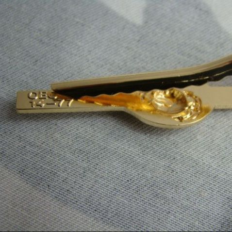 ネクタイピン 海兵隊紋章付き金製ネクタイピン