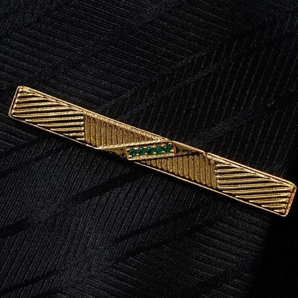 ネクタイピン 斜線彫刻装飾宝石付きネクタイピン