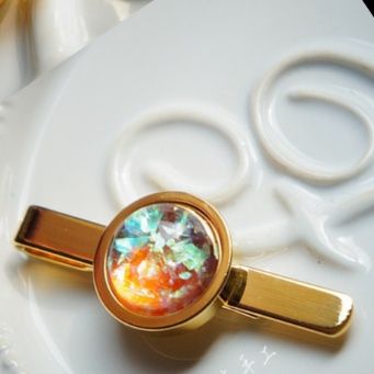 ネクタイピン 彩雲石装飾円形金製ネクタイピン