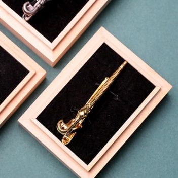 ネクタイピン ユニークな傘モチーフ ゴールドネクタイピン