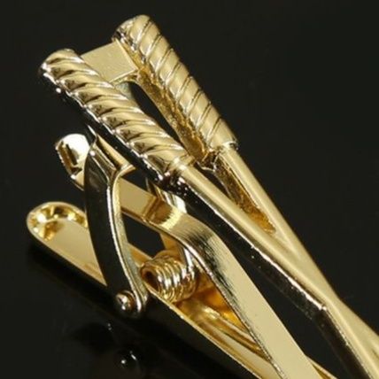 ネクタイピン 高級感漂うゴルフクラブモチーフ ゴールドタイバー