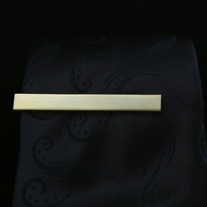 ネクタイピン 上品な艶消し仕上げ細身ネクタイピン