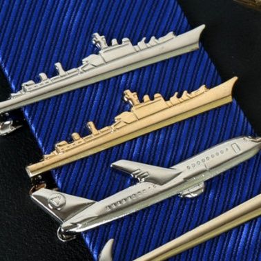 ネクタイピン 軍艦モチーフ金製ネクタイピン