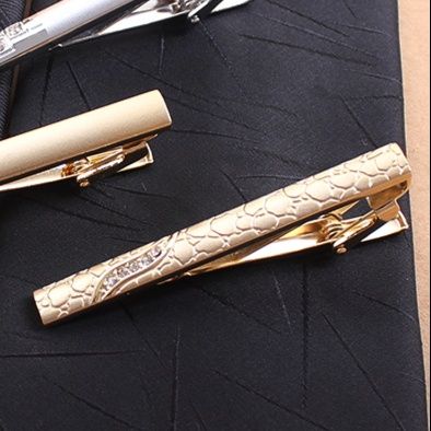 ネクタイピン 蛇革風彫刻装飾ネクタイピン
