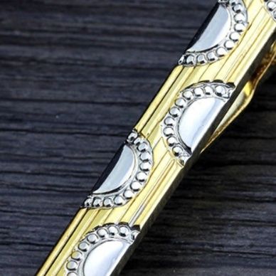 ネクタイピン 半円装飾縦縞模様金製ネクタイピン