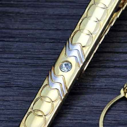 ネクタイピン 円模様装飾付き宝石入り金製ネクタイピン