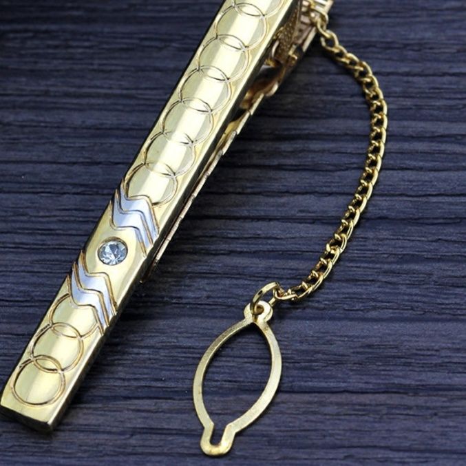 ネクタイピン 円模様装飾付き宝石入り金製ネクタイピン