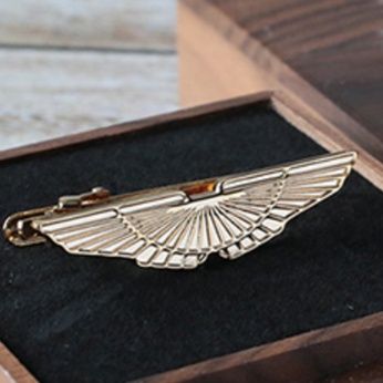 ネクタイピン 翼を広げた鷲モチーフ金製ネクタイピン