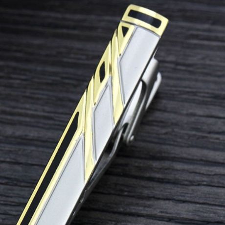 ネクタイピン 斜線装飾金属製ネクタイピン