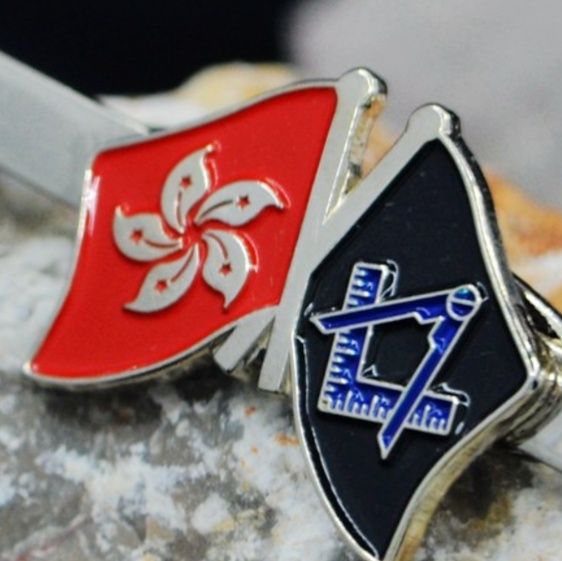 ネクタイピン 二国旗章金製ネクタイピン