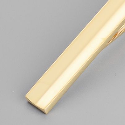 ネクタイピン 上品な光沢を放つ金製スリムネクタイピン