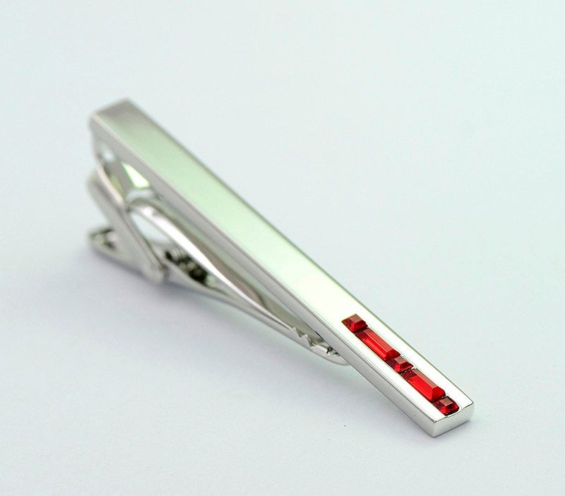 ネクタイピン 赤色宝石 金属製ネクタイピン