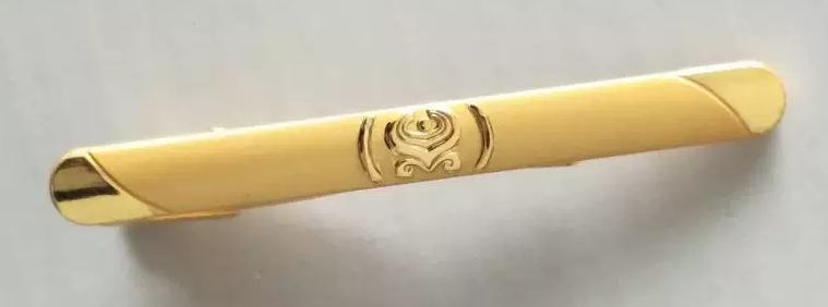 金装飾モチーフ付きネクタイピン
