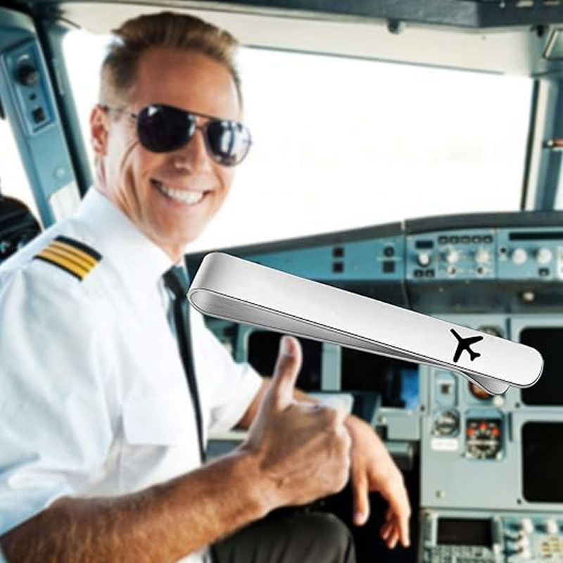 ネクタイピン 飛行機モチーフ　金