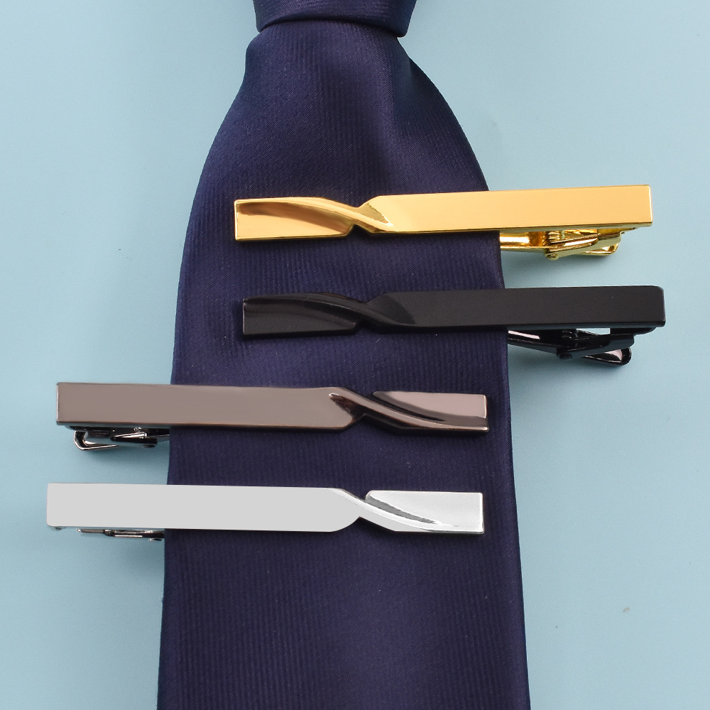 ネクタイピン 金 モダンツイストデザイン
