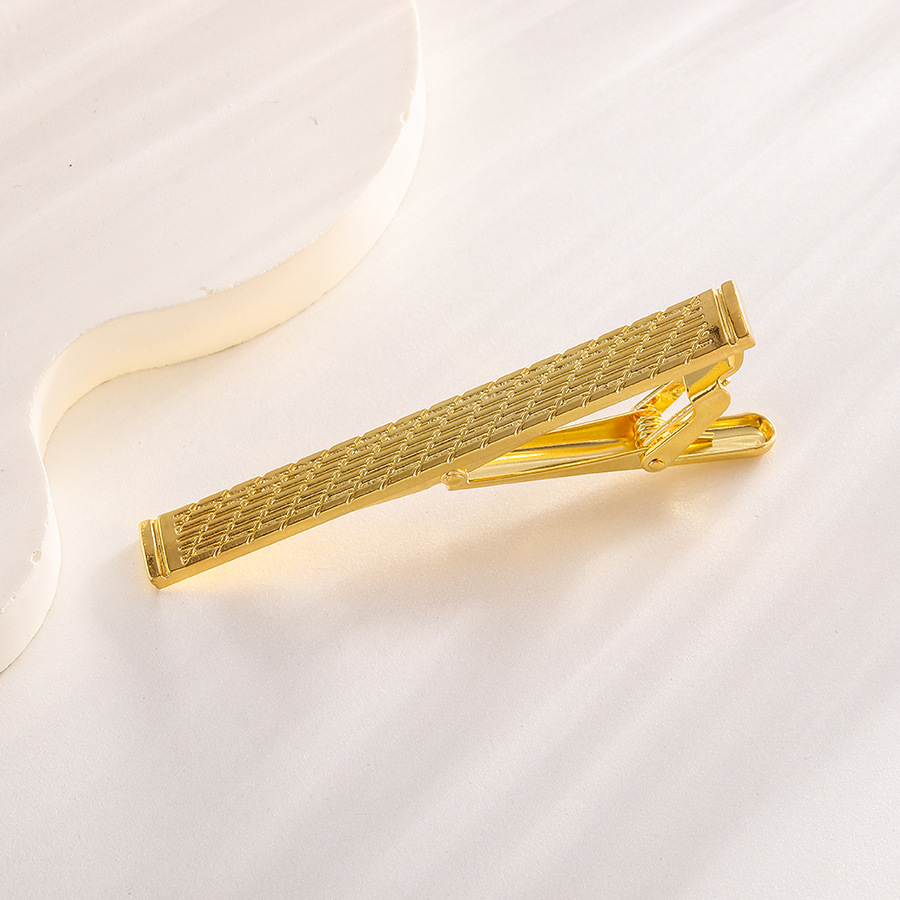 ネクタイピン 編み込み模様の上品なネクタイピン