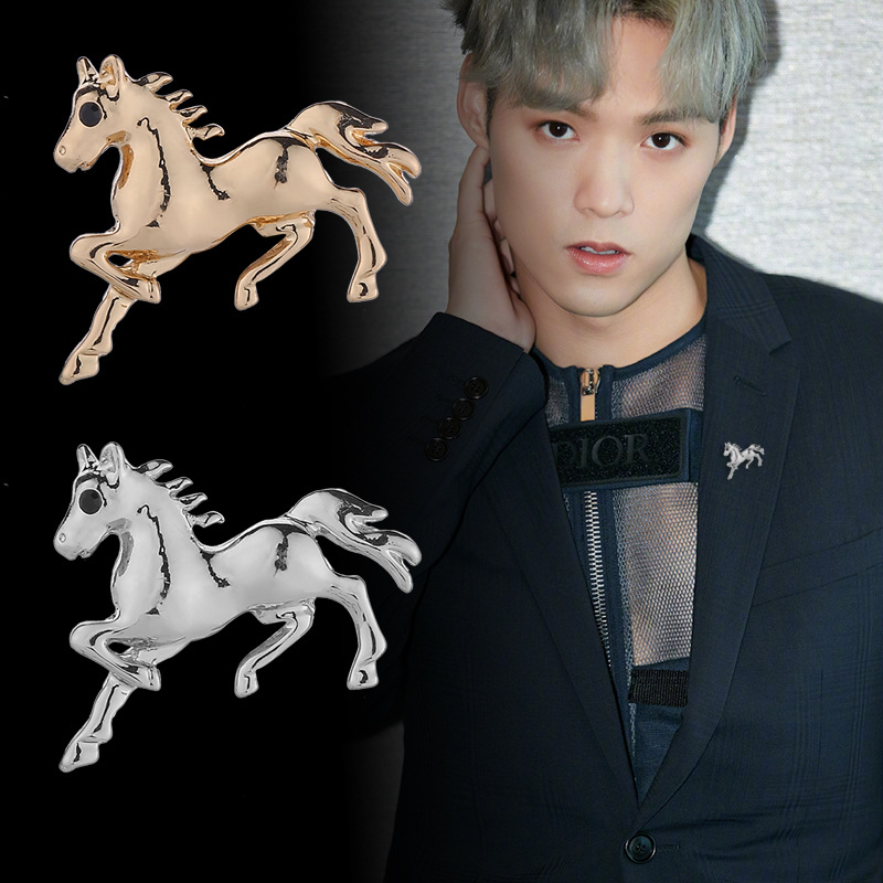 ネクタイピン 駆け抜ける馬の立体モチーフネクタイピン