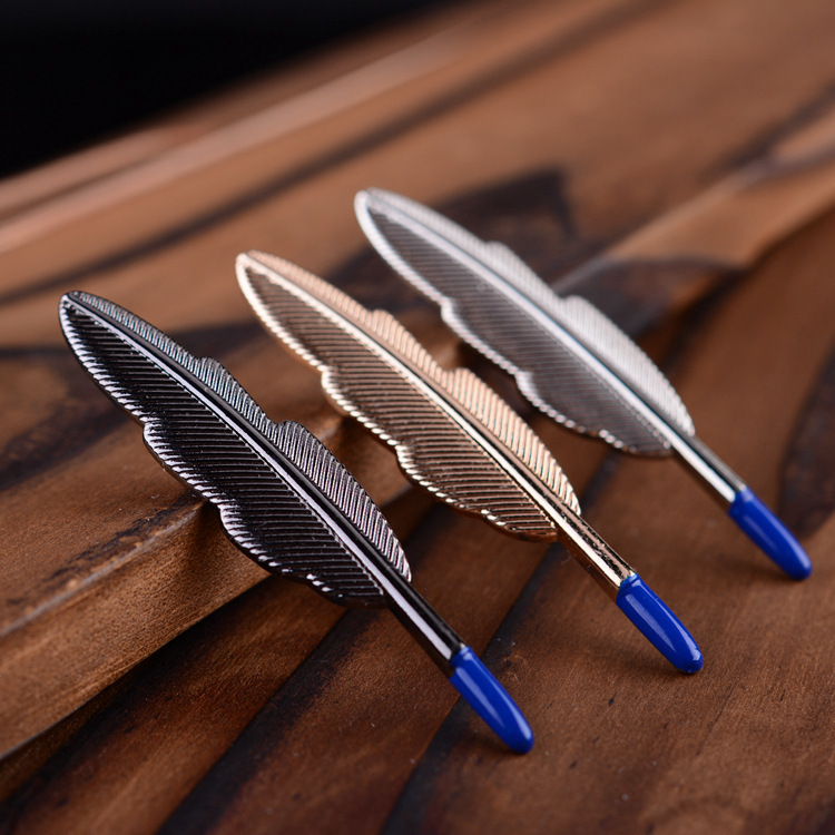 ネクタイピン 羽根モチーフの繊細彫刻　金