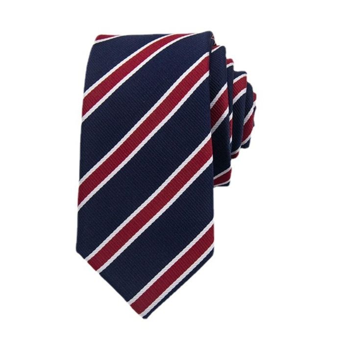 ネクタイ 斜め縞柄の洗練された紳士用ストライプネクタイ