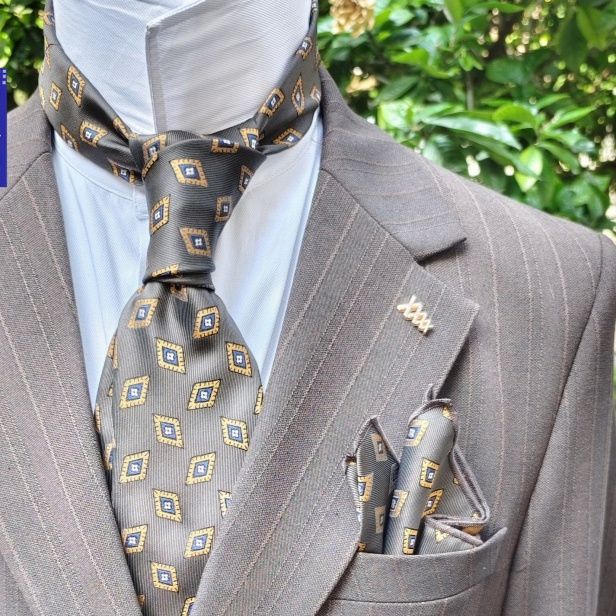 ネクタイ 菱形小紋柄ネクタイ ポケットチーフ付き