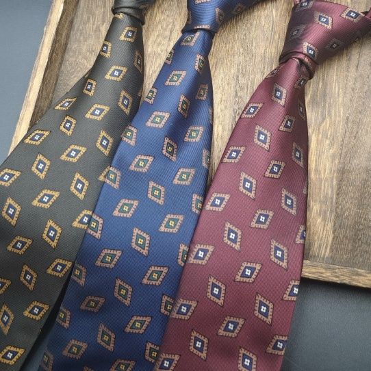 ネクタイ 菱形小紋柄ネクタイ ポケットチーフ付き