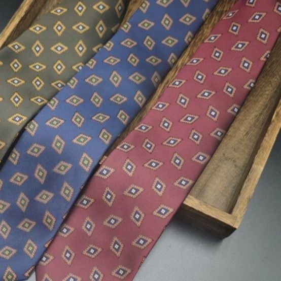 ネクタイ 菱形小紋柄ネクタイ ポケットチーフ付き
